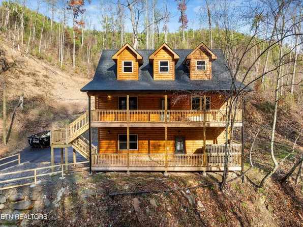 1045 Deep Hollow Rd, Gatlinburg, TN 37738