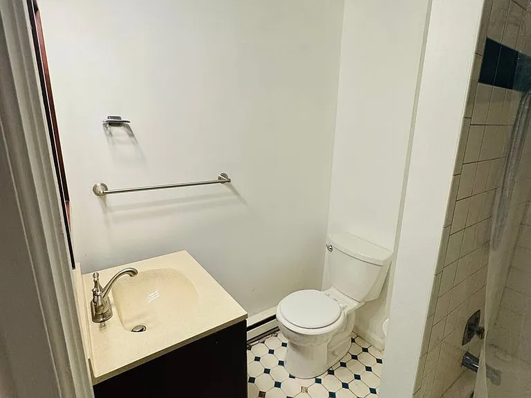 290 State St — Photo 13