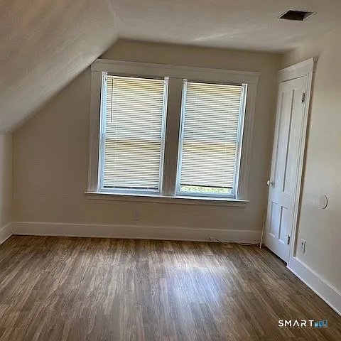 2 bed, 1.0 bath, 2915 sqft, $1,500 — Photo 4