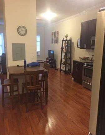 3rd image of 5715 N Kenmore Ave APT 2