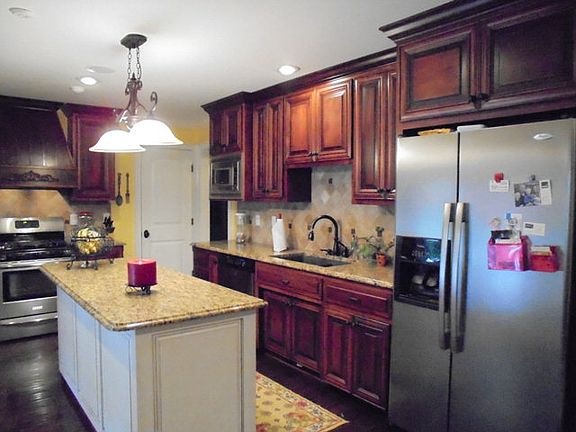 3rd image of 2418 Meadowbrook Dr