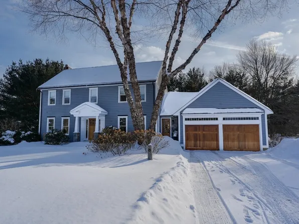 26 Treetop Cir, Northborough, MA 01532