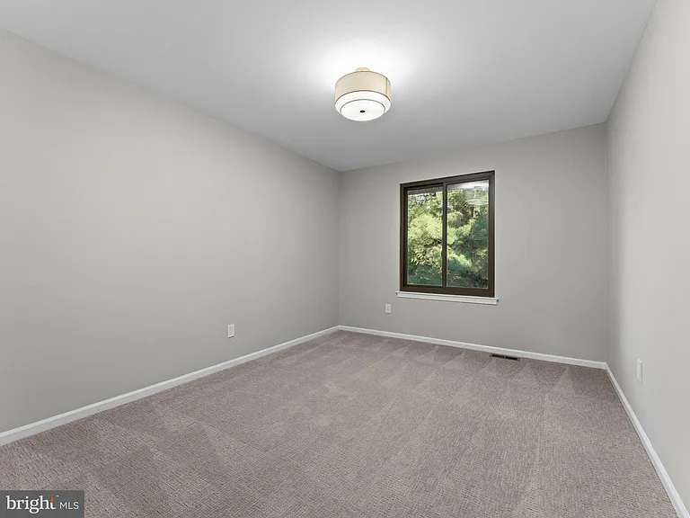 1 Bronwood Dr — Photo 44