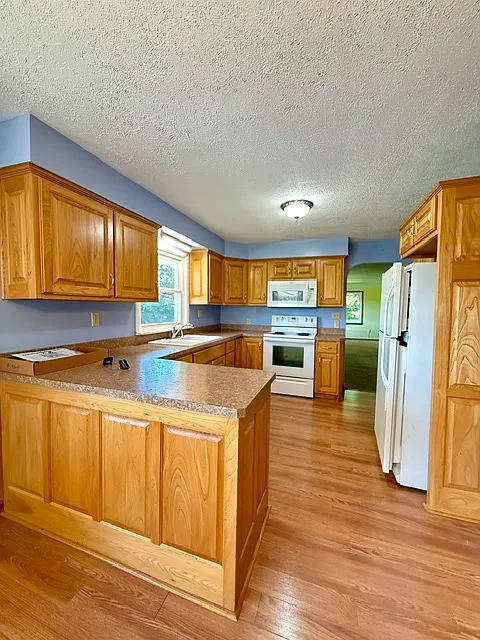 3 bed, 1.5 bath, 1612 sqft, $1,200 — Photo 2