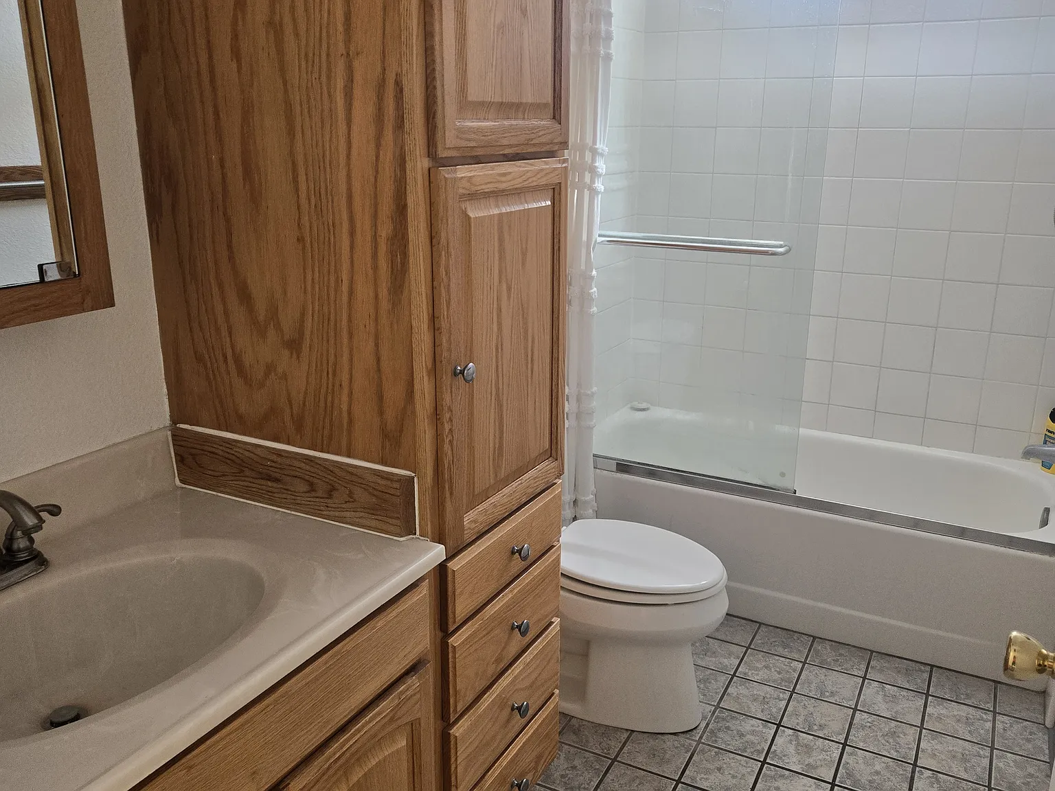 3 bed, 1100 sqft, $2,900 — Photo 2