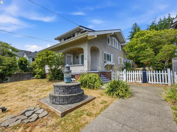 842 Oregon Ave, North Bend, OR 97459