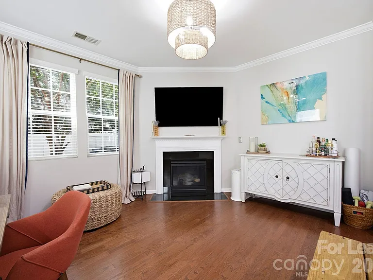 7037 Broughton Ln — Photo 3