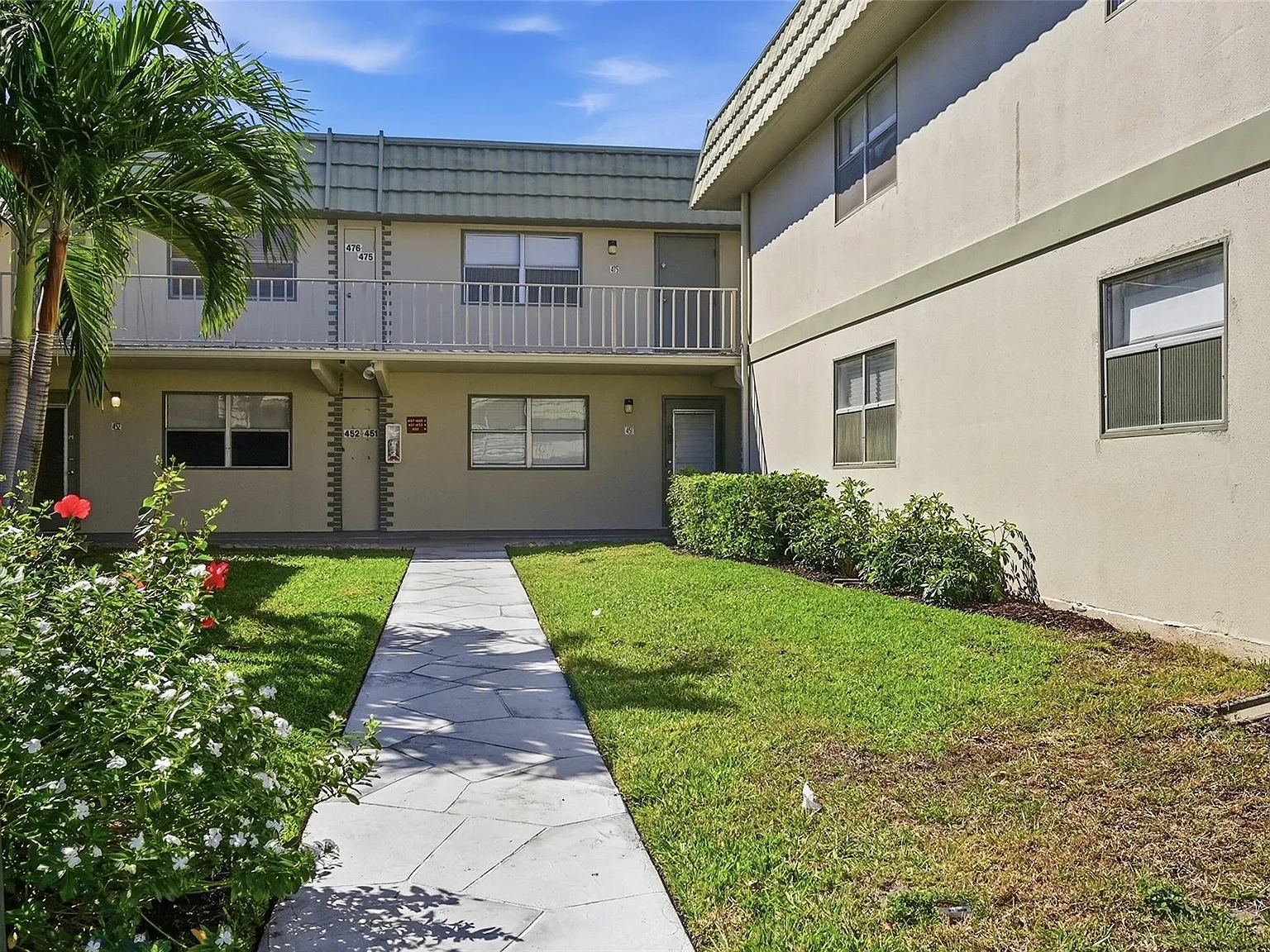 1 bed, 1.5 bath, 720 sqft, $1,599 — Photo 3