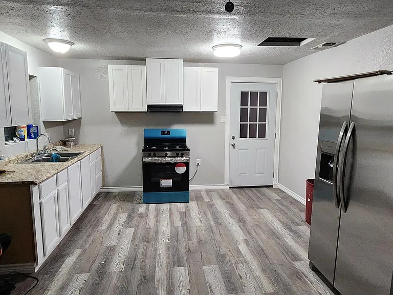 204 Olive St — Photo 12