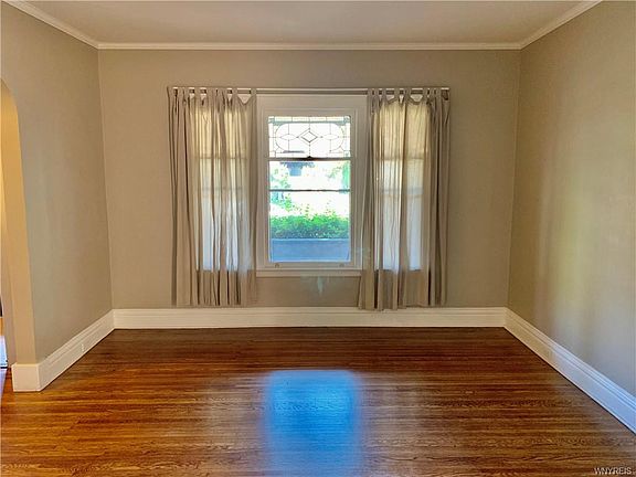 5th image of 144 Greenfield St