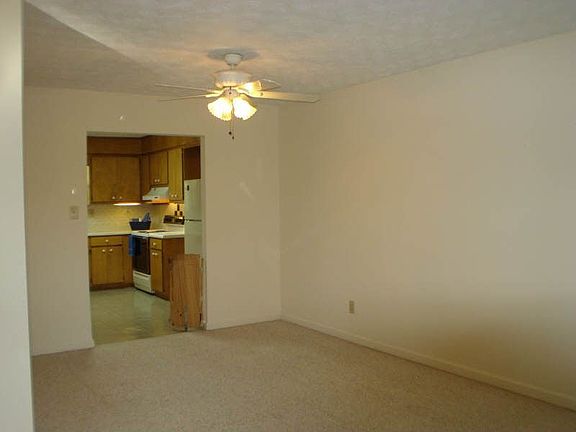 4th image of 605 Fern Ter SE