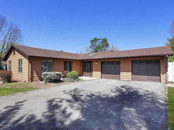 3rd image of 993 Shadow Oaks Drive