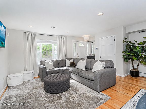 3rd image of 26 Foothill Ct
