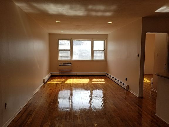 3rd image of 1271 E 72nd St #3