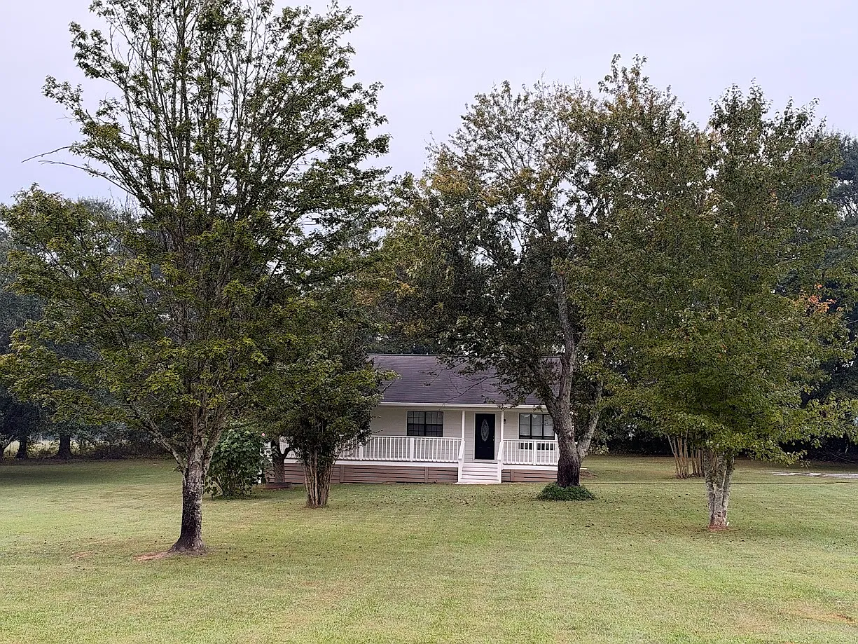 3 bed, 1144 sqft, $2,200 — Photo 1