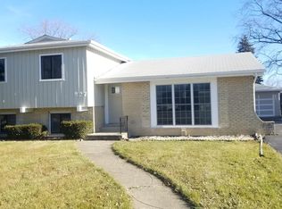 527 N Rohlwing Rd, Addison, IL 60101