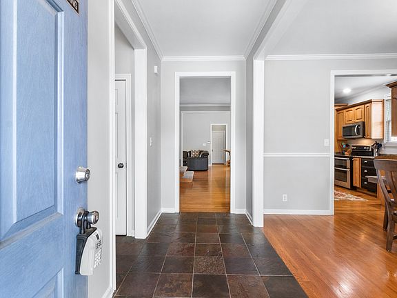 4th image of 2202 Exeter Ln