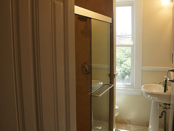 2nd FL Shower w/ bench