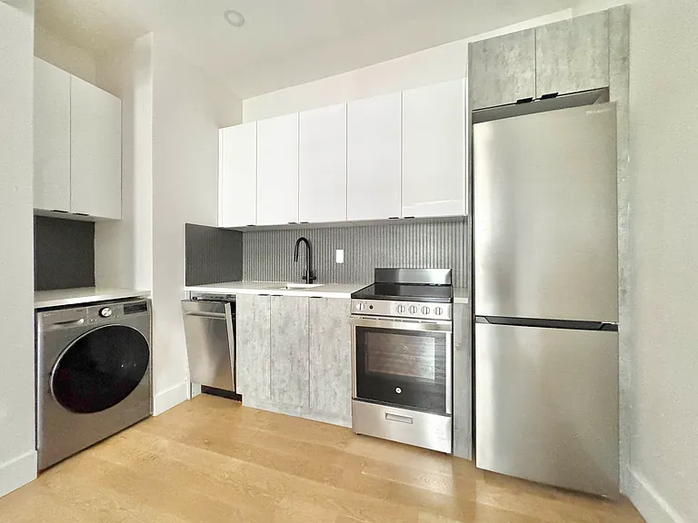 72 Greenpoint Ave #3 — Photo 1