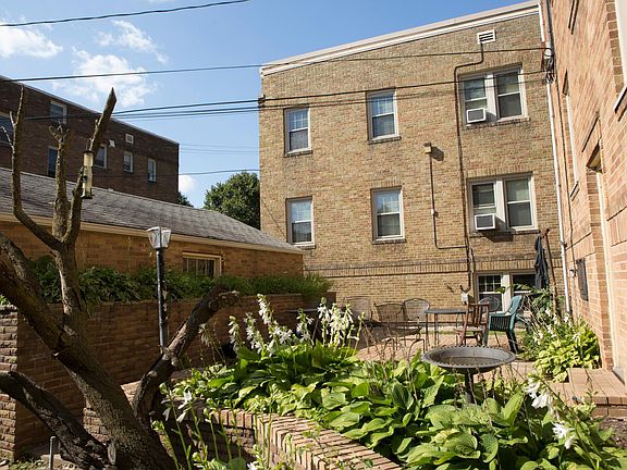 3rd image of 2884 Irving Ave S