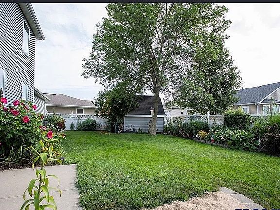 3rd image of 1123 Rainy Riv