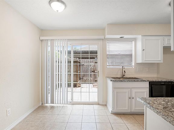 4th image of 14759 Perthshire Rd