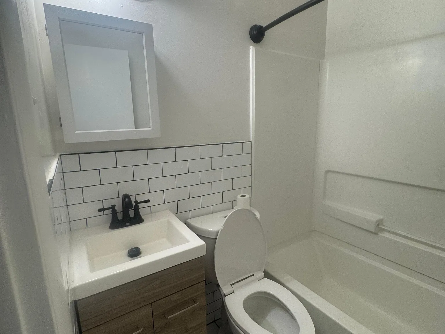 1528 Elmwood Ave - Folcroft Gardens - 1528 - 302 — Photo 2