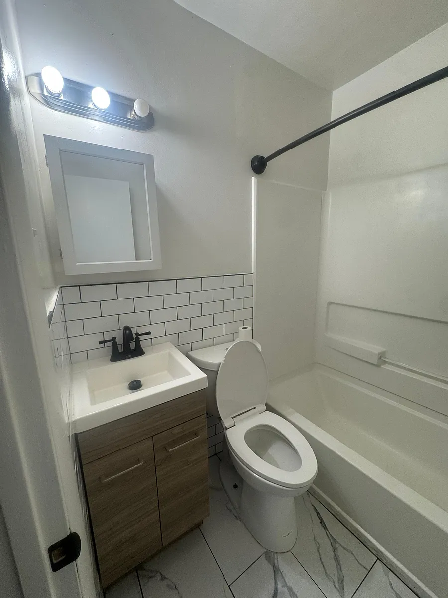 Building Photo - 1528 Elmwood Ave #302