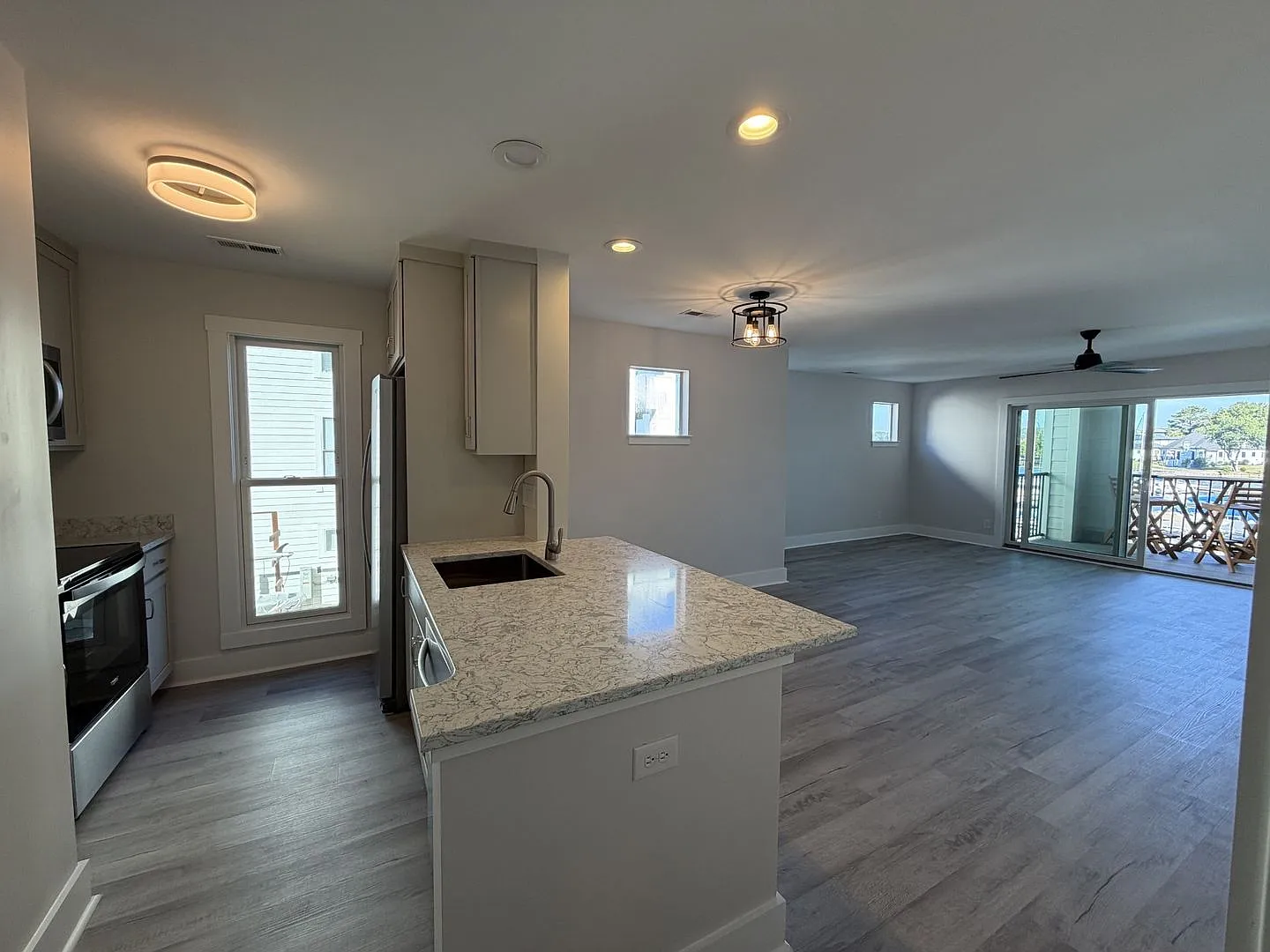 Breathtaking 2 Bed/2 Bath Condo - Second Floor - Newly Renovated - Covered Balcony - Community Am... — Photo 3