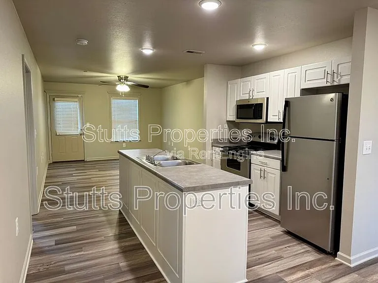 104 Spindle Ct #104 — Photo 1