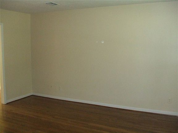 5th image of 3813 Leane Dr #10