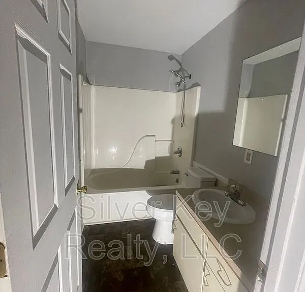 217 E Washington Ave #A — Photo 11