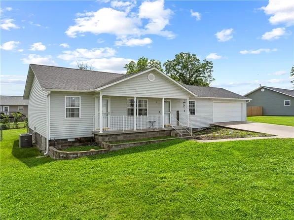 201 Paradise Heights Dr, Berryville, AR 72616