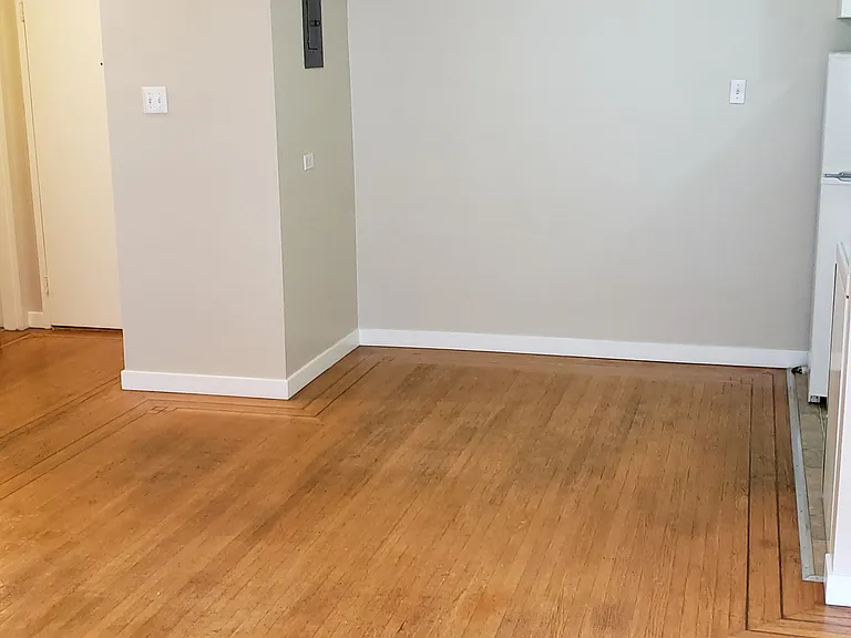 321 Agnes St — Photo 15