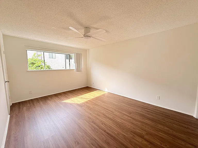 Addison 14311 — Photo 24