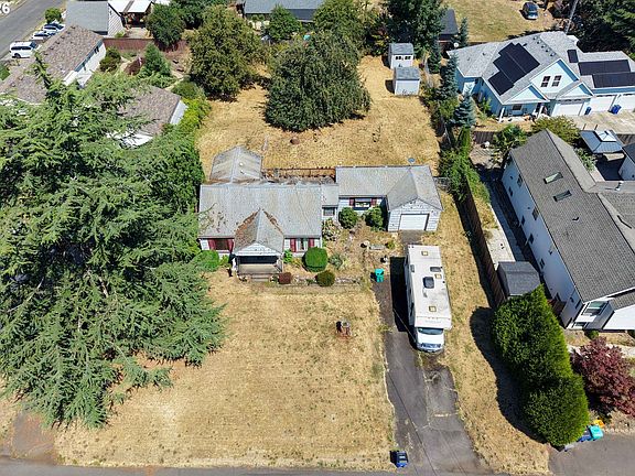 2nd image of 10831 NE Knott St