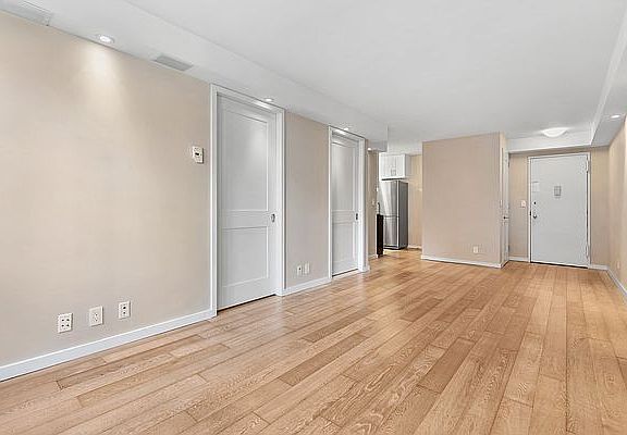 3rd image of 400 E 54th St APT 9G