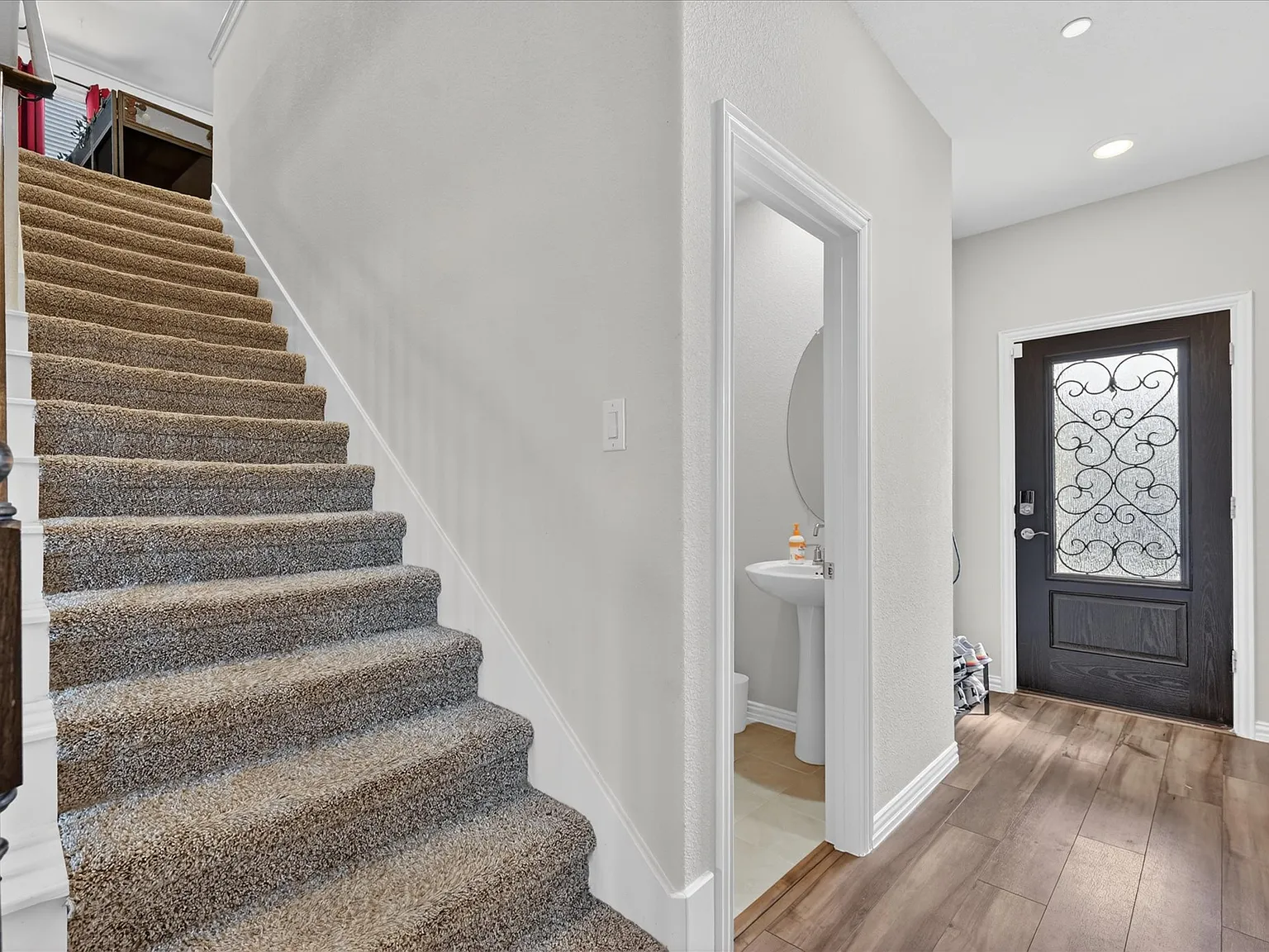 4 bed, 2191 sqft, $2,800 — Photo 2