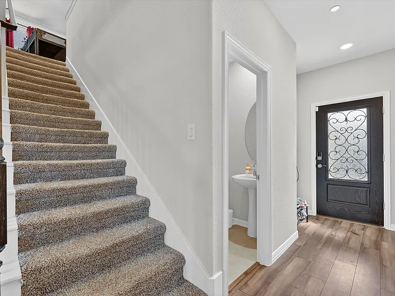 120 Monarch Way — Photo 2