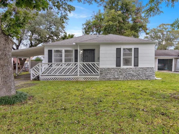 3738 Stuart Ave, Groves, TX 77619