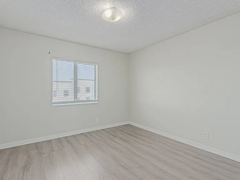 11002 N 15th Ave #4 — Photo 38