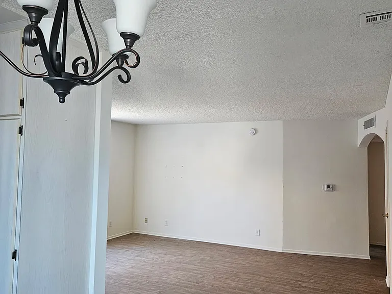 6450 Mammoth Ave #101 — Photo 11
