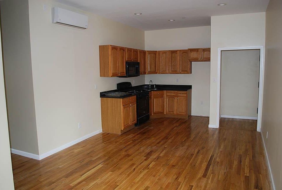 1st image of 7517 Metropolitan Ave