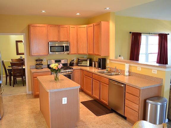 Large Eat-In Kitchen with 42" Cabinetry & Island