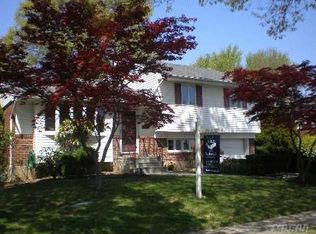 274 Southwood Cir, Syosset, NY 11791