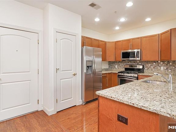 3rd image of 3203 Windsor Park Ct Unit 203