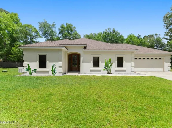 648 Iona Ct, Diamondhead, MS 39525