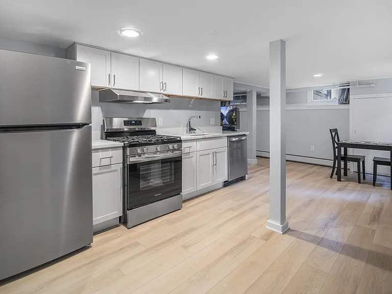 104 Harvard Pl — Photo 140