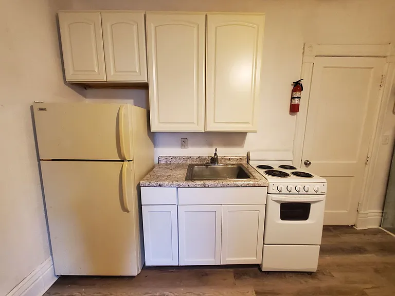 218 South St — Photo 18