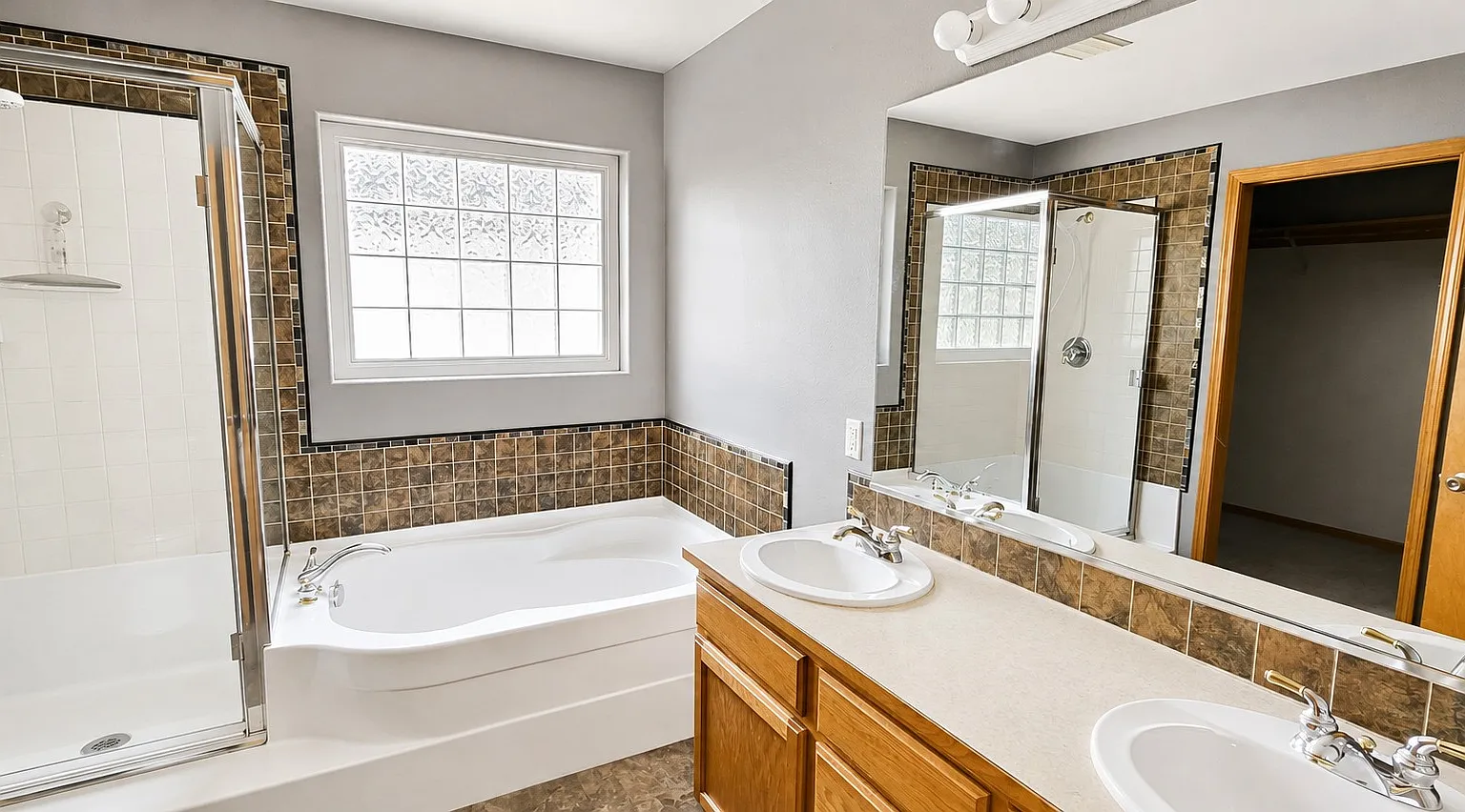 3 bed, 1954 sqft, $2,800 — Photo 4